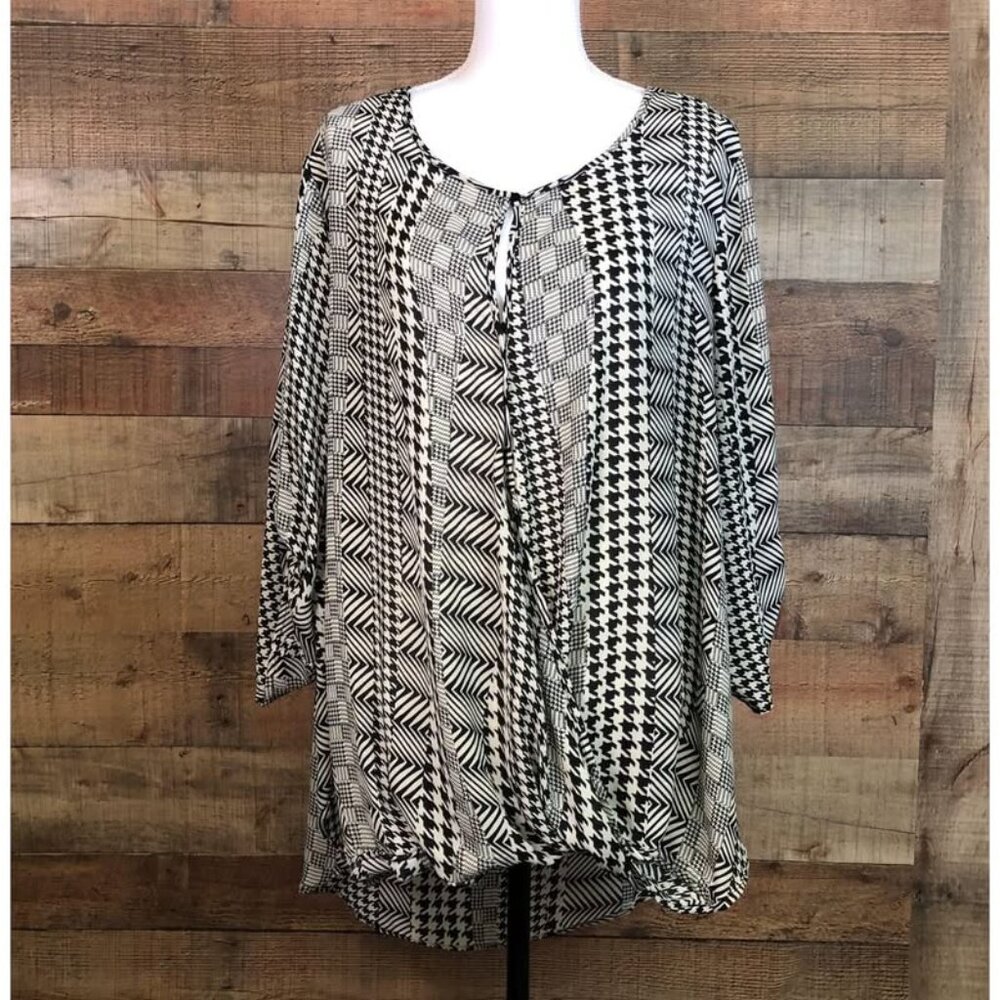 Women's Size 22/24 RUSSELL KEMP NEW YORK Geometric Black & White Blouse